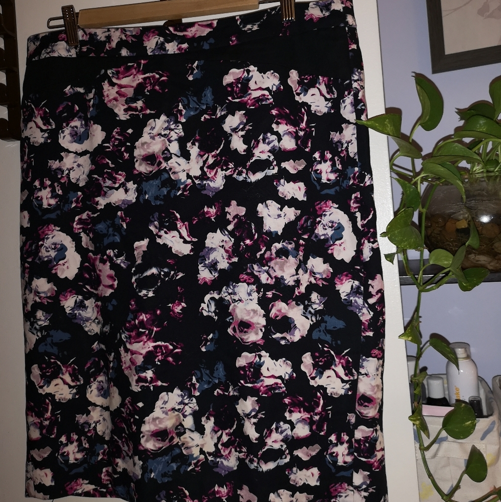 RW and Co Pencil skirt with flower print